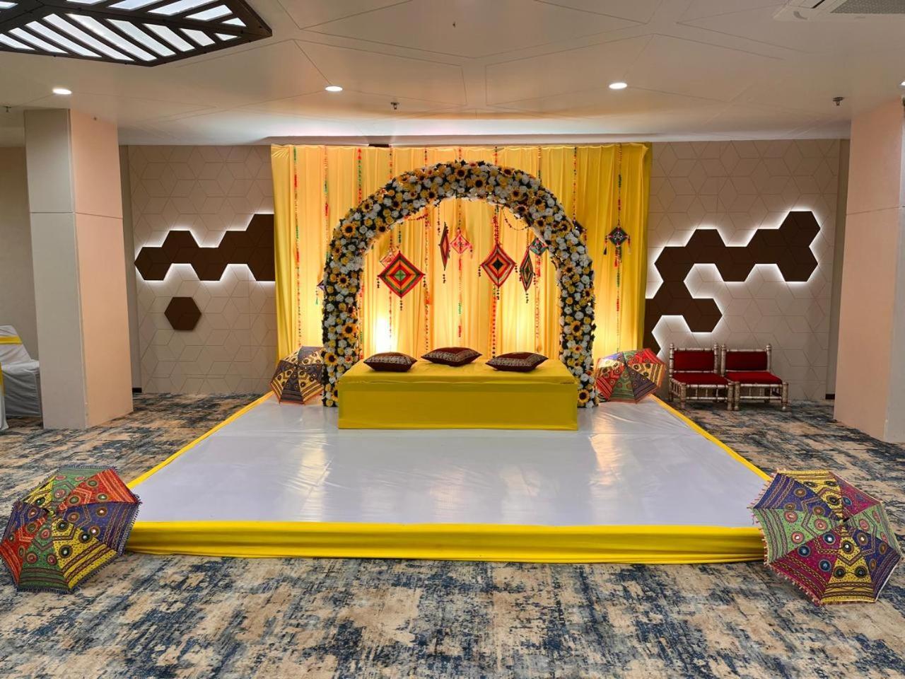 Pam Premium Hotel Vadodara Kültér fotó