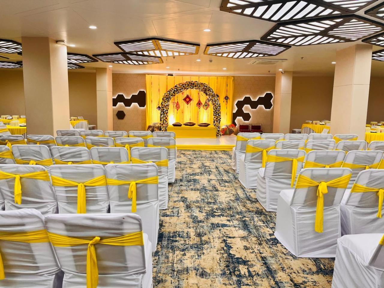 Pam Premium Hotel Vadodara Kültér fotó