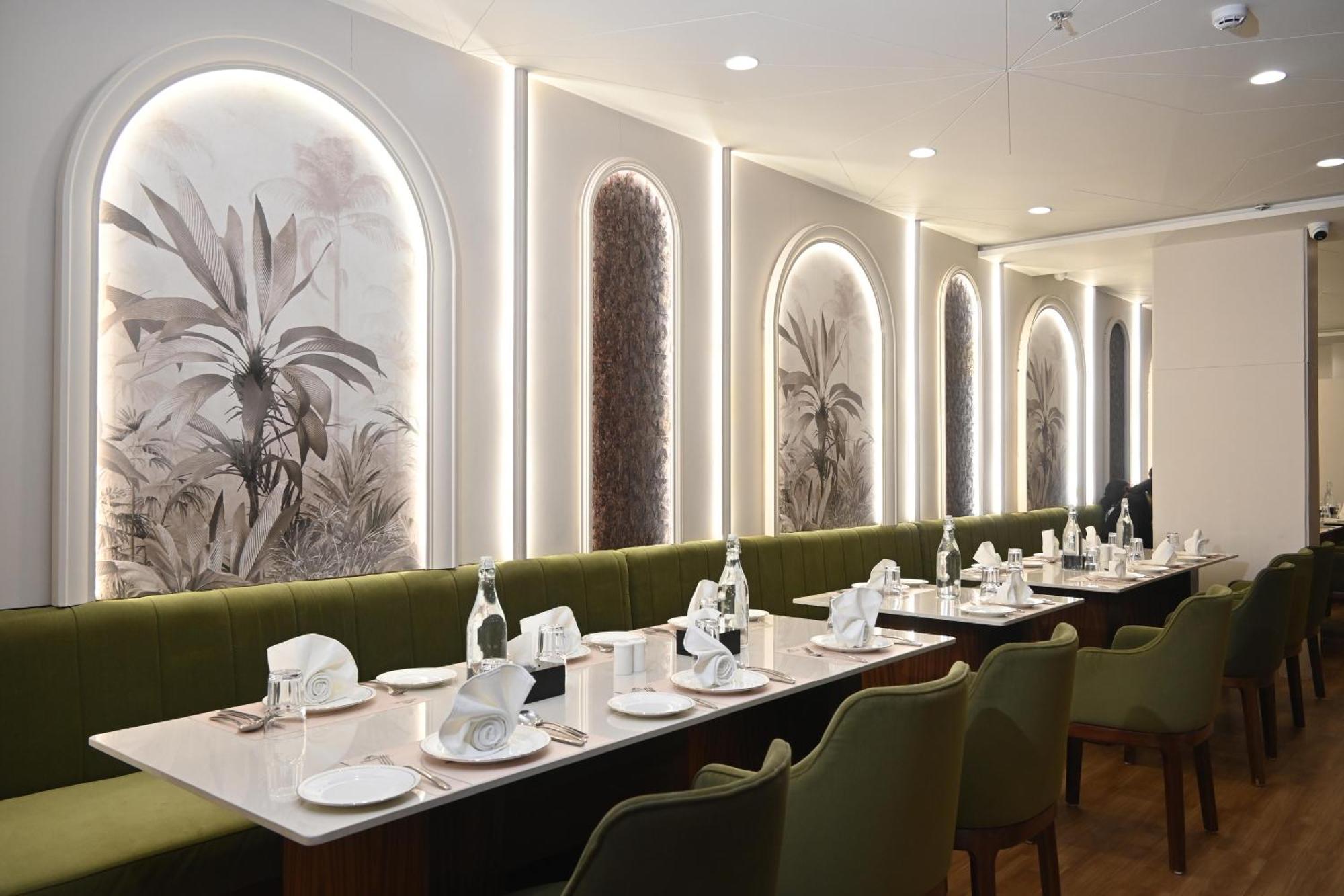 Pam Premium Hotel Vadodara Kültér fotó