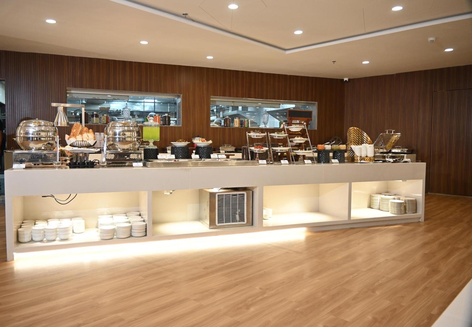 Pam Premium Hotel Vadodara Kültér fotó