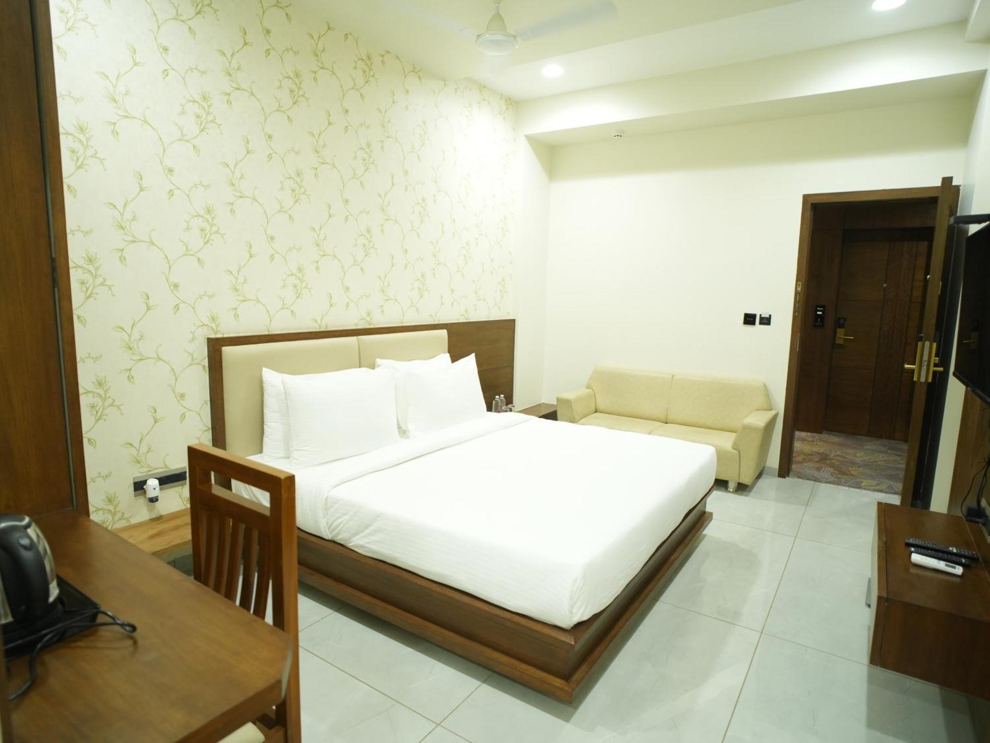 Pam Premium Hotel Vadodara Kültér fotó