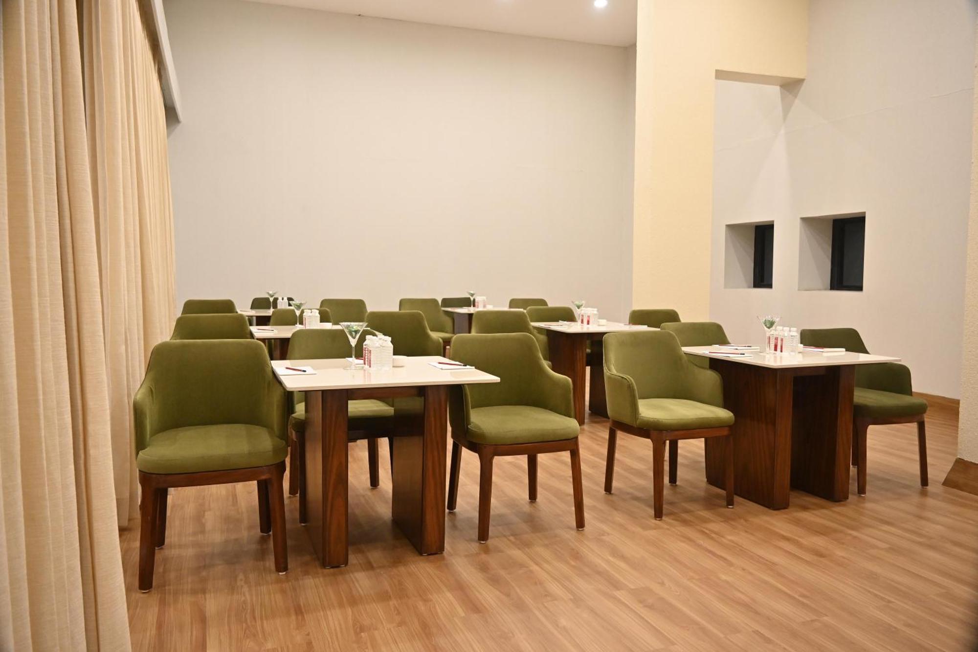 Pam Premium Hotel Vadodara Kültér fotó